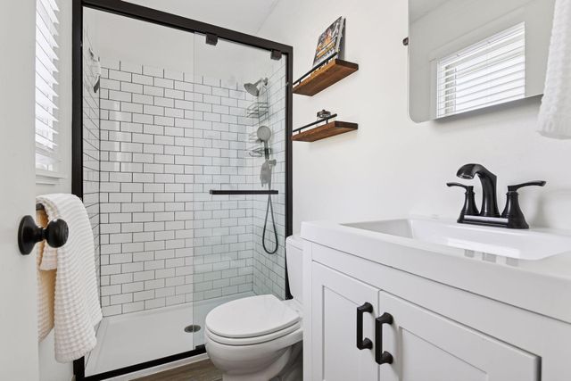 1521 Crest Drive, Chaska, MN 55318