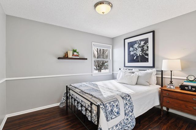 1521 Crest Drive, Chaska, MN 55318