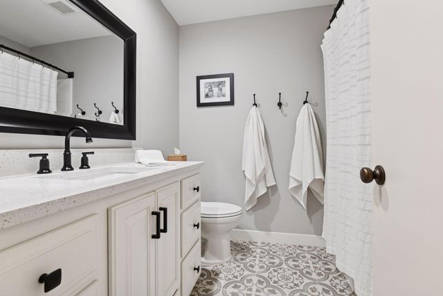 1521 Crest Drive, Chaska, MN 55318