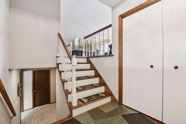 1521 Crest Drive, Chaska, MN 55318