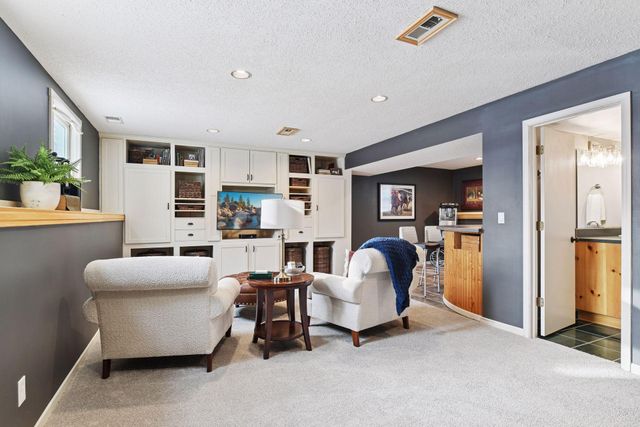 1521 Crest Drive, Chaska, MN 55318