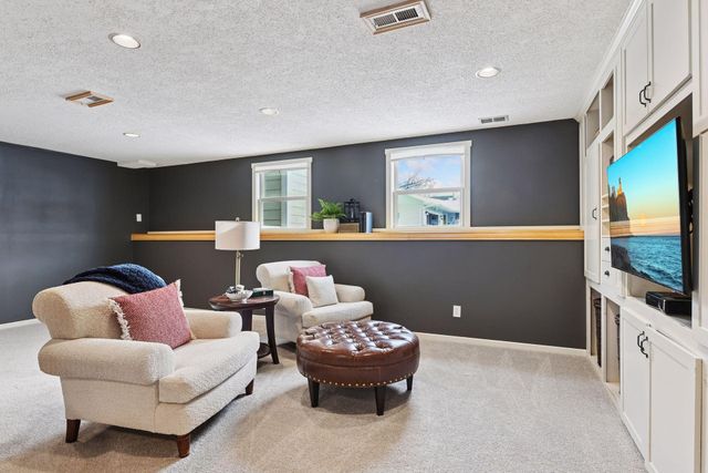 1521 Crest Drive, Chaska, MN 55318