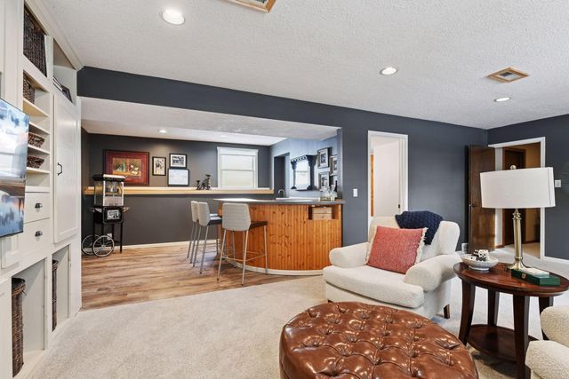 1521 Crest Drive, Chaska, MN 55318