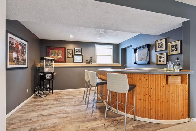 1521 Crest Drive, Chaska, MN 55318