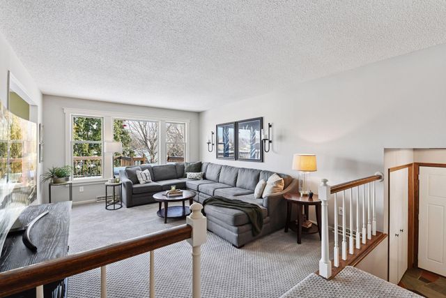 1521 Crest Drive, Chaska, MN 55318