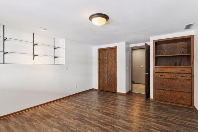 1521 Crest Drive, Chaska, MN 55318