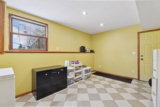 1521 Crest Drive, Chaska, MN 55318