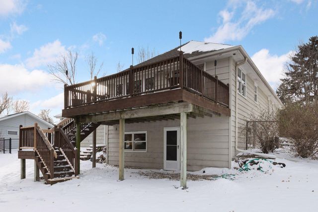 1521 Crest Drive, Chaska, MN 55318