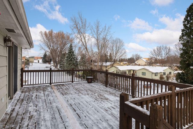 1521 Crest Drive, Chaska, MN 55318