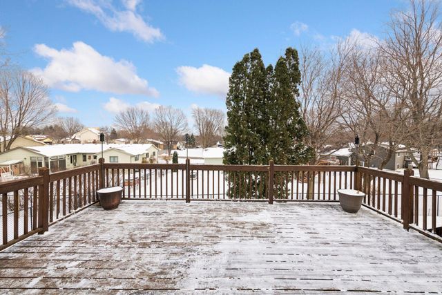 1521 Crest Drive, Chaska, MN 55318