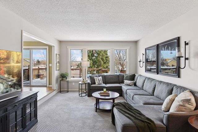 1521 Crest Drive, Chaska, MN 55318