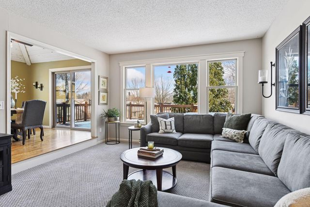 1521 Crest Drive, Chaska, MN 55318