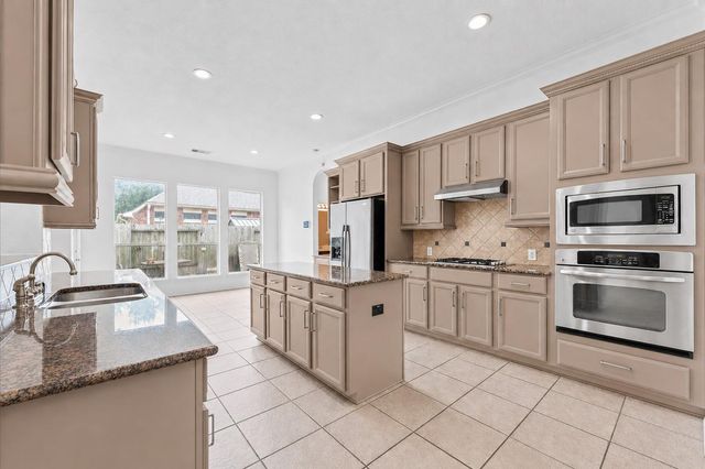 2811 Misty River Lane, Richmond, TX 77406