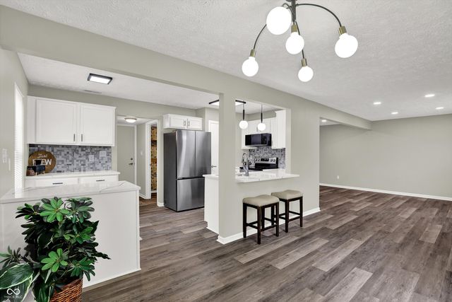 990 Canary Creek Drive, Franklin, IN 46131