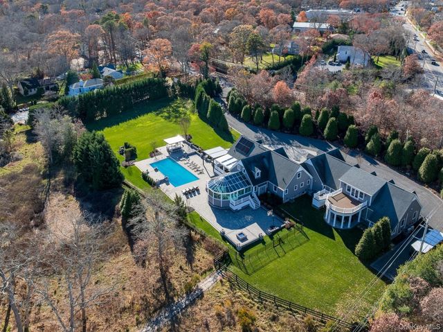 19 W Tiana Road, Hampton Bays, NY 11946