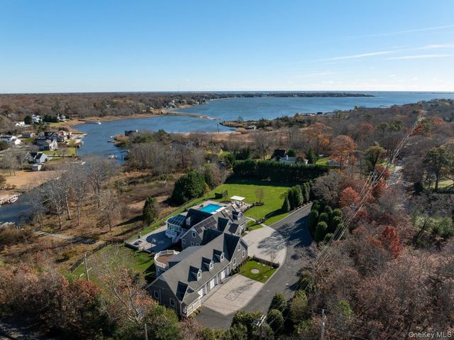 19 W Tiana Road, Hampton Bays, NY 11946