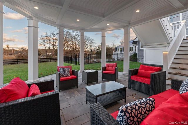 19 W Tiana Road, Hampton Bays, NY 11946