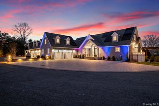 19 W Tiana Road, Hampton Bays, NY 11946