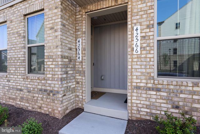 42564 INVERGORDON TER, Sterling, VA 20166