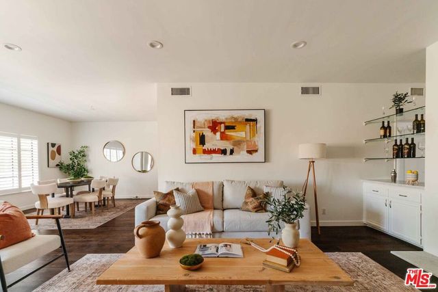 14050 Magnolia Boulevard 105, Los Angeles, CA 91423