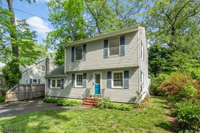 10 Iroquois Trl, Denville Twp., NJ 07834