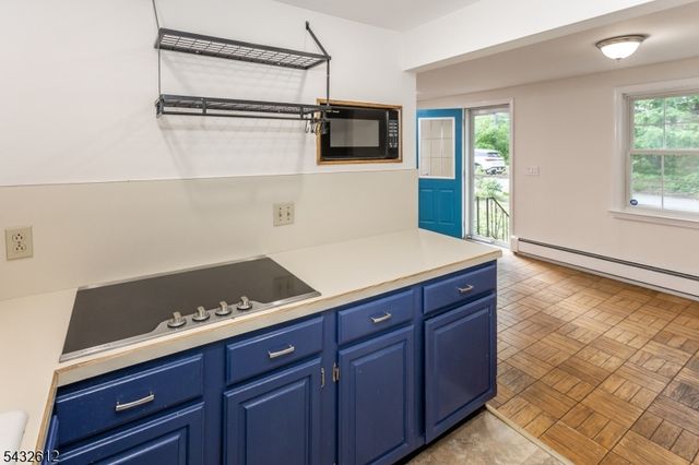 10 Iroquois Trl, Denville Twp., NJ 07834