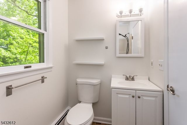 10 Iroquois Trl, Denville Twp., NJ 07834