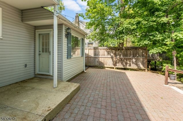 10 Iroquois Trl, Denville Twp., NJ 07834