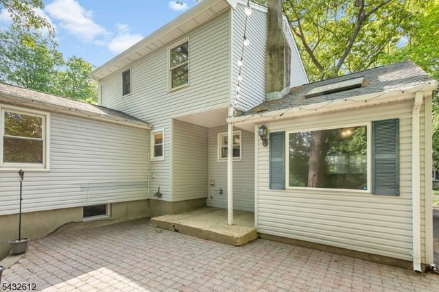 10 Iroquois Trl, Denville Twp., NJ 07834