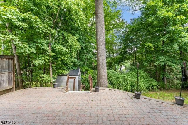 10 Iroquois Trl, Denville Twp., NJ 07834