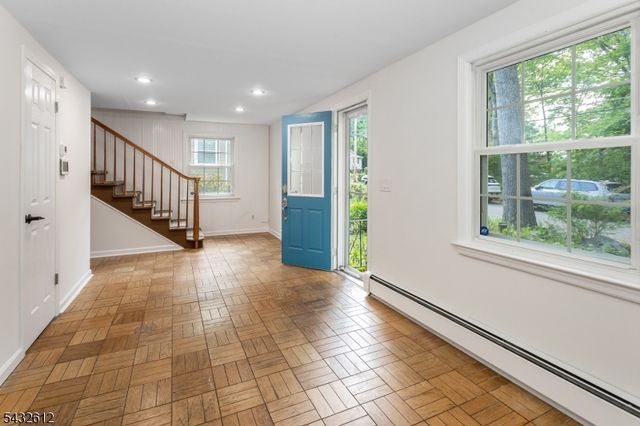 10 Iroquois Trl, Denville Twp., NJ 07834
