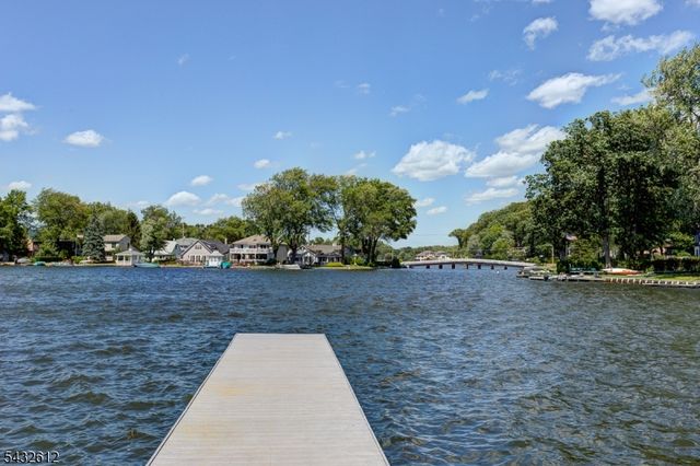 10 Iroquois Trl, Denville Twp., NJ 07834