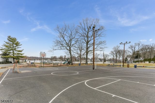 10 Iroquois Trl, Denville Twp., NJ 07834