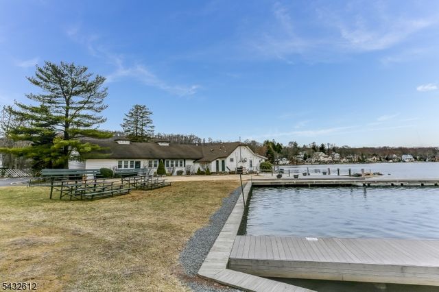 10 Iroquois Trl, Denville Twp., NJ 07834