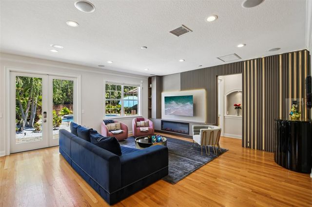 3621 W MORRISON AVENUE, Tampa, FL 33629