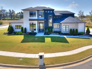 8707 E Elgin Street, Broken Arrow, OK 74014