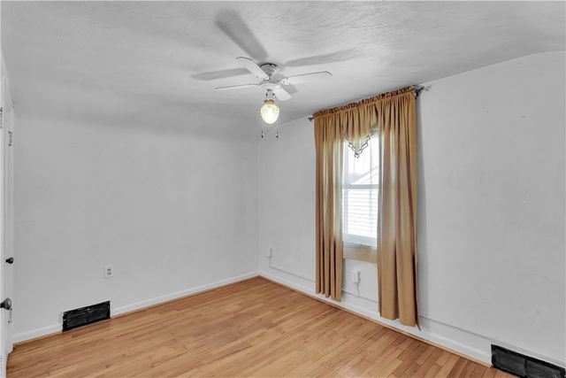 221 E Metzger Ave, Twp Of But Se, PA 16001
