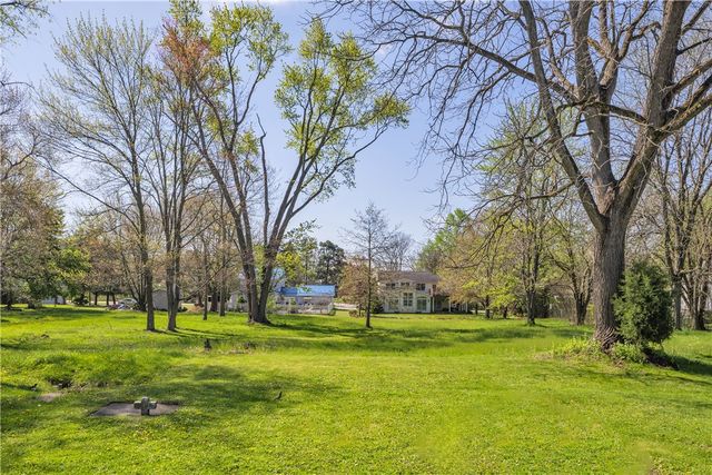 221 E Metzger Ave, Twp Of But Se, PA 16001