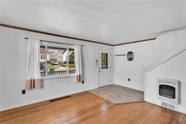 221 E Metzger Ave, Twp Of But Se, PA 16001