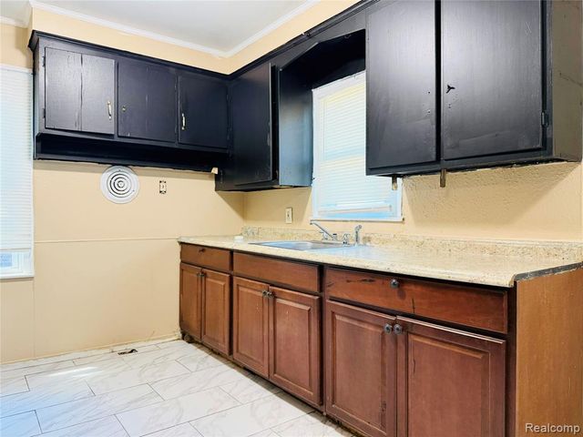 17174 Stout Street, Detroit, MI 48219
