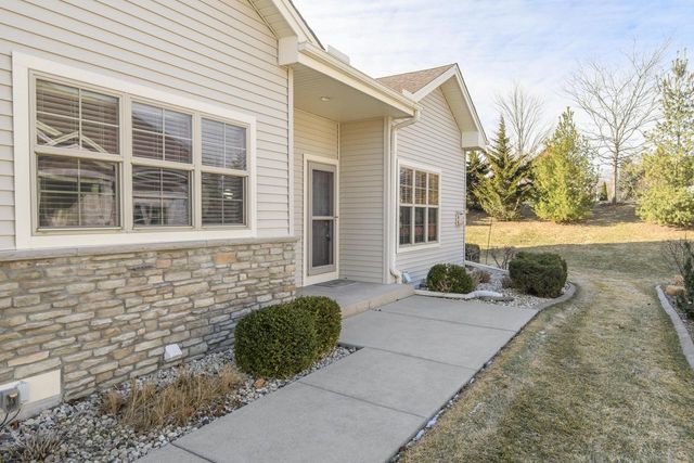 1145 Black Bear DRIVE, Mukwonago, WI 53149