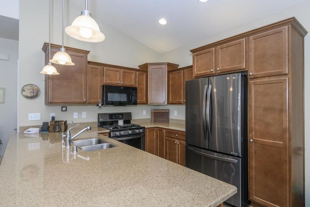 1145 Black Bear DRIVE, Mukwonago, WI 53149