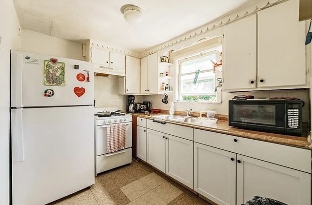 49 Fremont St, Springfield, MA 01105