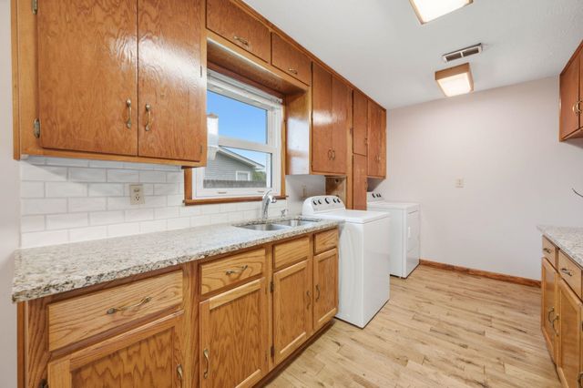 1904 W 32nd St S, Wichita, KS 67217