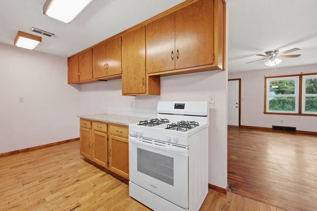 1904 W 32nd St S, Wichita, KS 67217