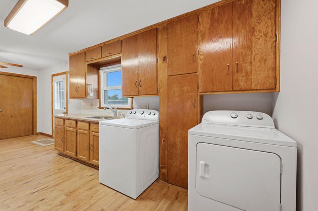 1904 W 32nd St S, Wichita, KS 67217