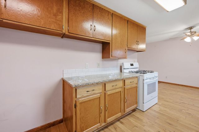 1904 W 32nd St S, Wichita, KS 67217