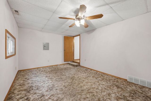 1904 W 32nd St S, Wichita, KS 67217