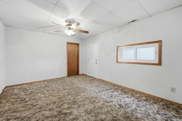 1904 W 32nd St S, Wichita, KS 67217