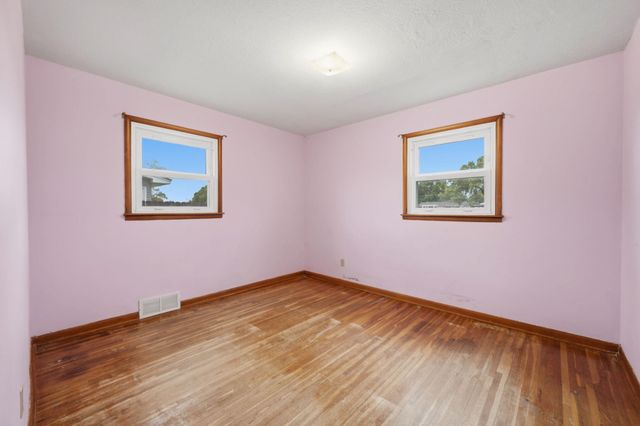 1904 W 32nd St S, Wichita, KS 67217